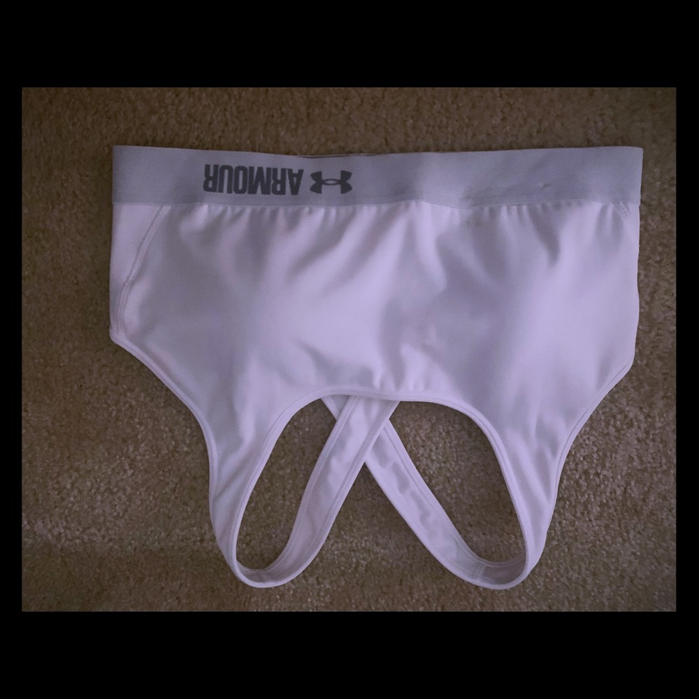 NWOT UA white sports bra